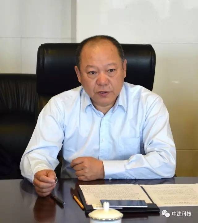 中建科技集团董事长叶浩文与长春润德集团董事长赵文杰 共同签署了