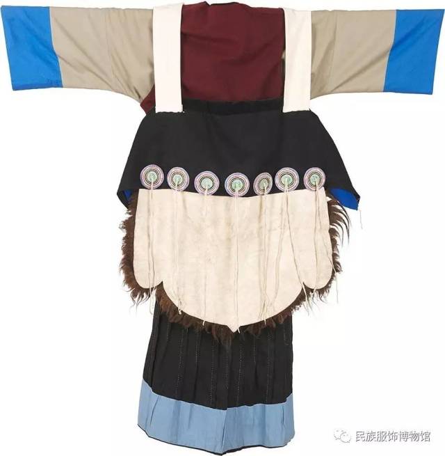 "披星戴月"——民族服饰博物馆馆藏纳西族服饰套装