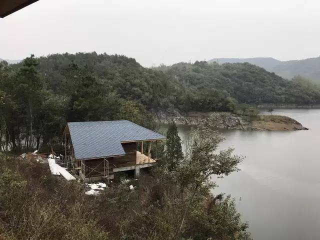 狮子岩度假区位于茨河镇金牛寺村,它通过实施"旅游创牌,农业创景