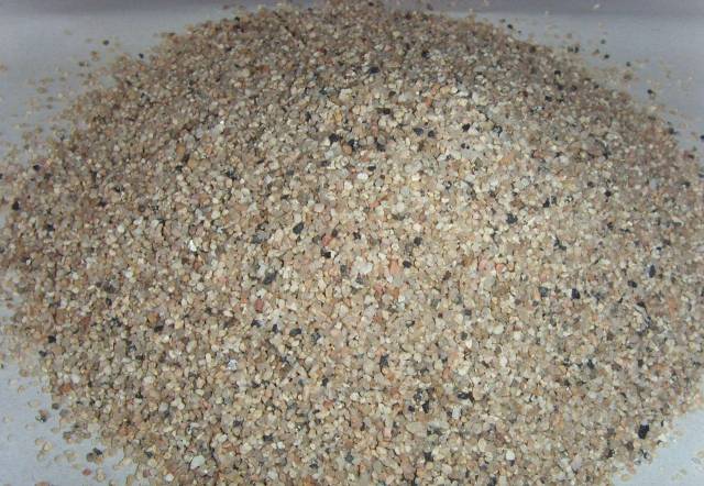 粗砂是河砂过滤去中细砂和特细砂之后的产物,透气排水性能好,且清洁