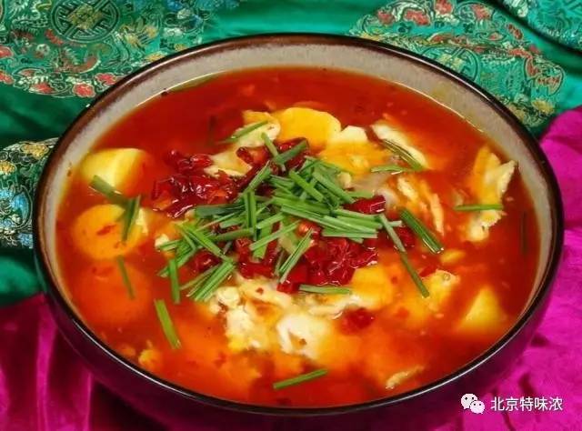 央视纪录片《舌尖上的中国》曾提到的贵州家喻户晓的美食酸汤鱼,其底