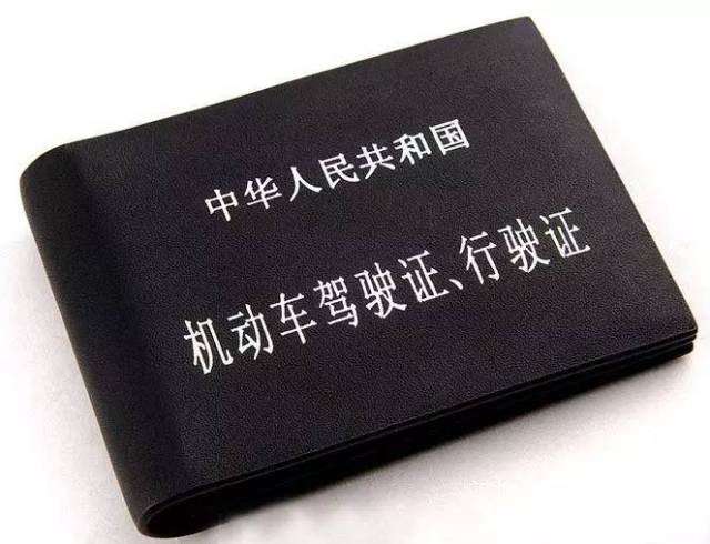 汽车在江阴深夜肇事,为何坐副驾驶这位被吊销了驾驶证