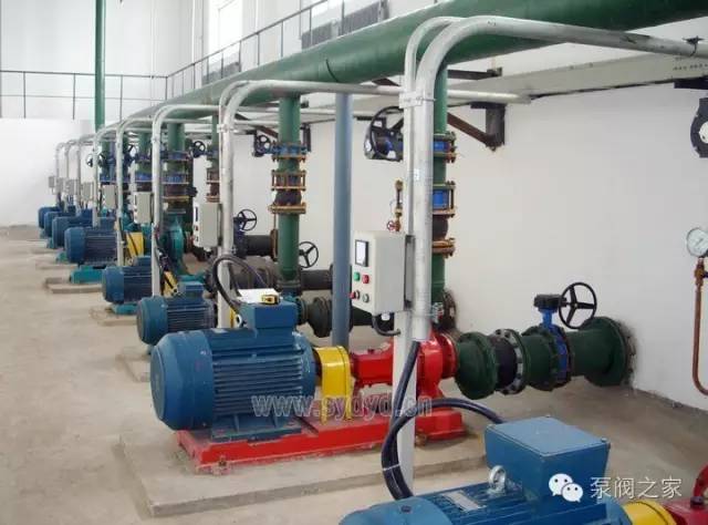 水泵基础→水泵安装→管道及支架安装→接线,接地安装→地面及排水沟