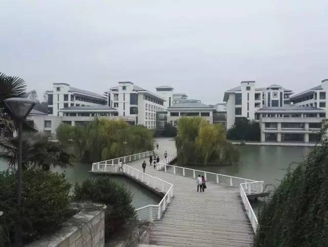 2015年,学校更名"南京审计大学,简称南审,英文简写nau.