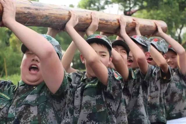 一年一度青少年军事训练营开始选拔