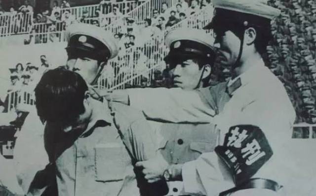 1983年9月24日,朱德之孙朱国华被执行死刑严打"双刃剑"30年那是被后世