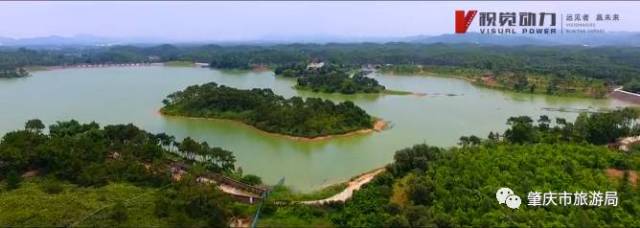 金龙湖位于高要区蛟塘,白土两镇的丘陵群中,地处北回归线以南.