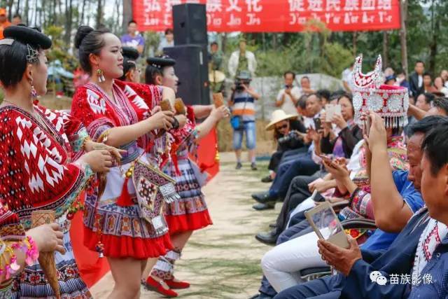 2017楚雄苗族花山节暨紫溪镇白草花苗寨开寨活动