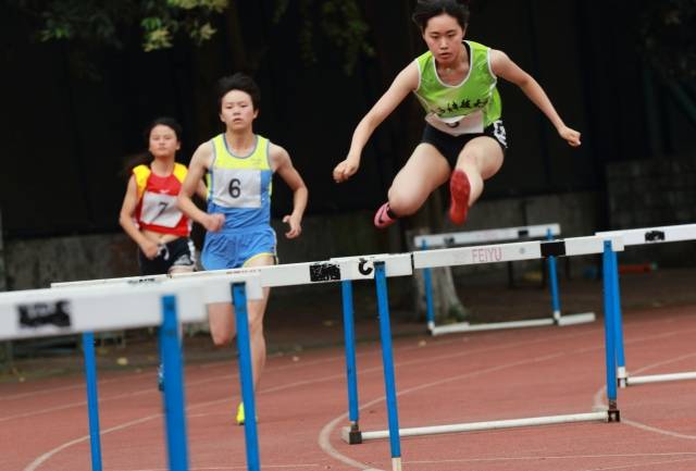 男子甲组铅球 第三名 张林威(政管学院) 女子甲组100米 第三名 谢勉芝