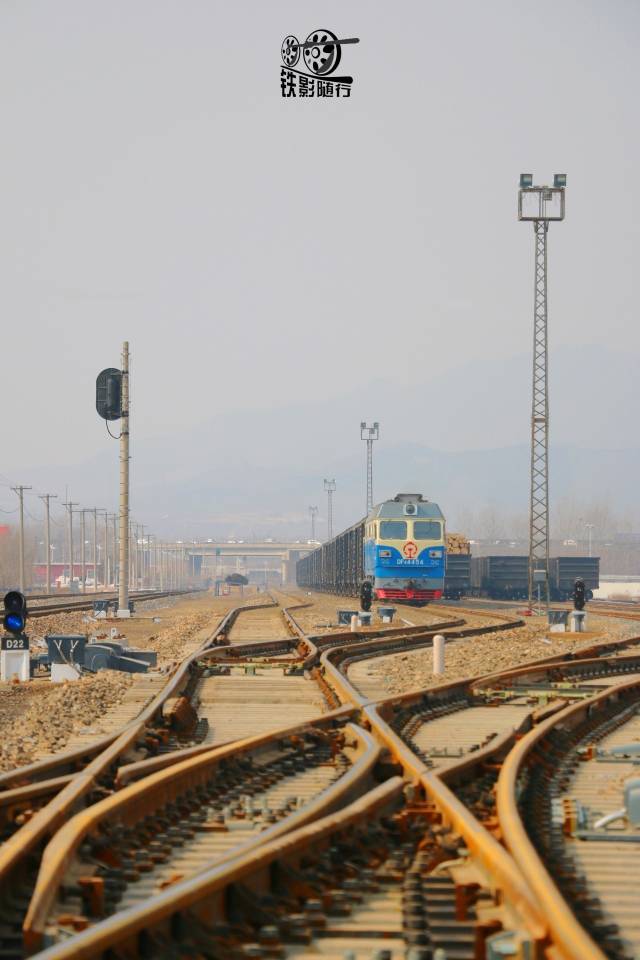 因魏塔线和锦承线走向基本一致,沈阳铁路局在货运组织上采用"大双线"