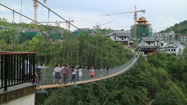 一个完美的父亲节,就在龙里;古乡古色的双龙镇 巫山峡谷 玻璃栈道一