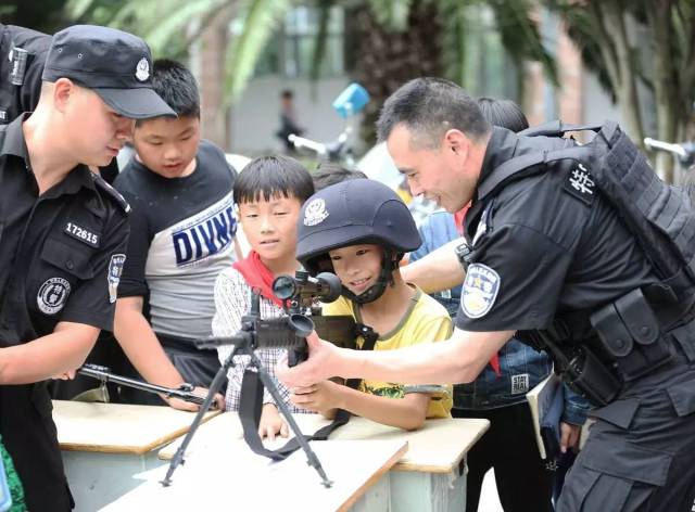 警营开放日 | 我在学校跟特警叔叔度过的愉快一天!