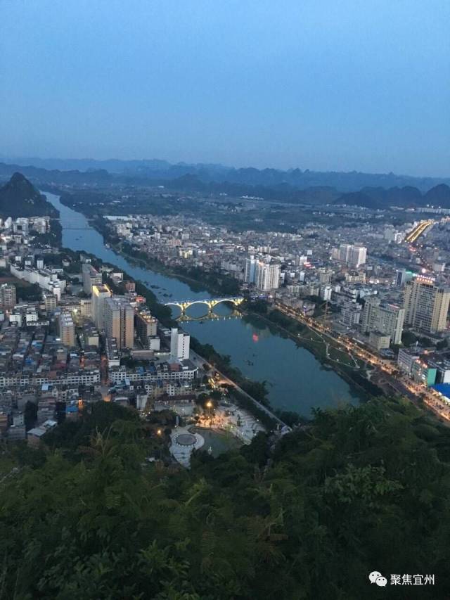 从南蛇山上俯瞰, 是所有宜州人最熟悉的一张全景图!