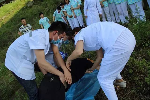 6月16日,我院组织急诊科,120急救车队医务人员开展溺水急救演练