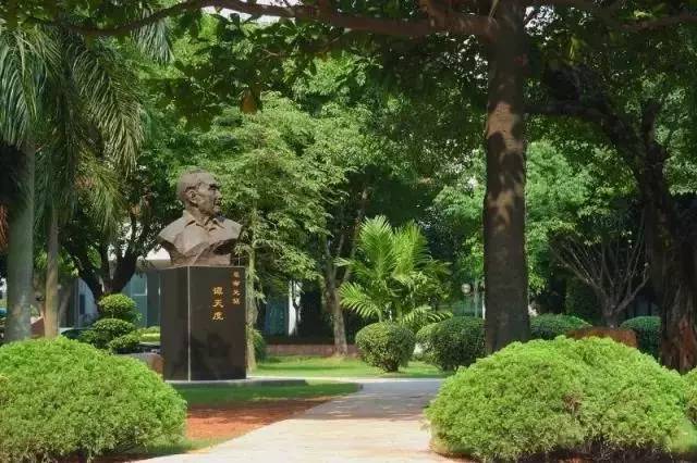 华南师范大学附属东盟城学校40万年薪招聘校