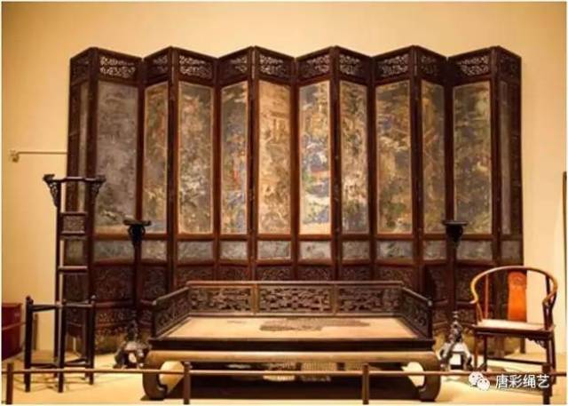 在清代传统古代家具设计中,不乏以博古纹为主题元