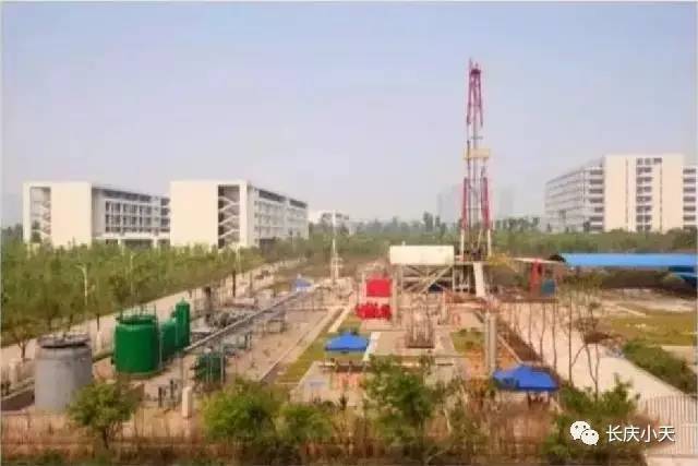 石油大学(北京)重庆科技学院新校区7000余平方米的石油实训基地傲视