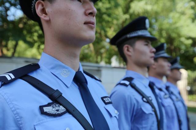 短袖: 训练服: 第一条加强人民法院司法警察队伍正规化建设,根据