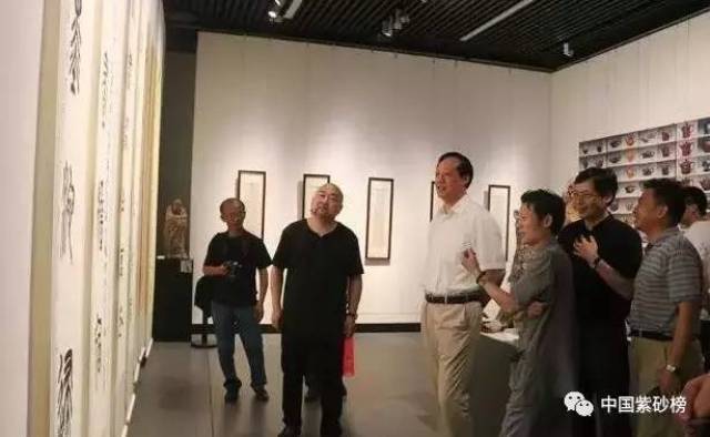 "大道至简"端木利银书法·葛军紫砂作品联展在宜兴美术馆举行