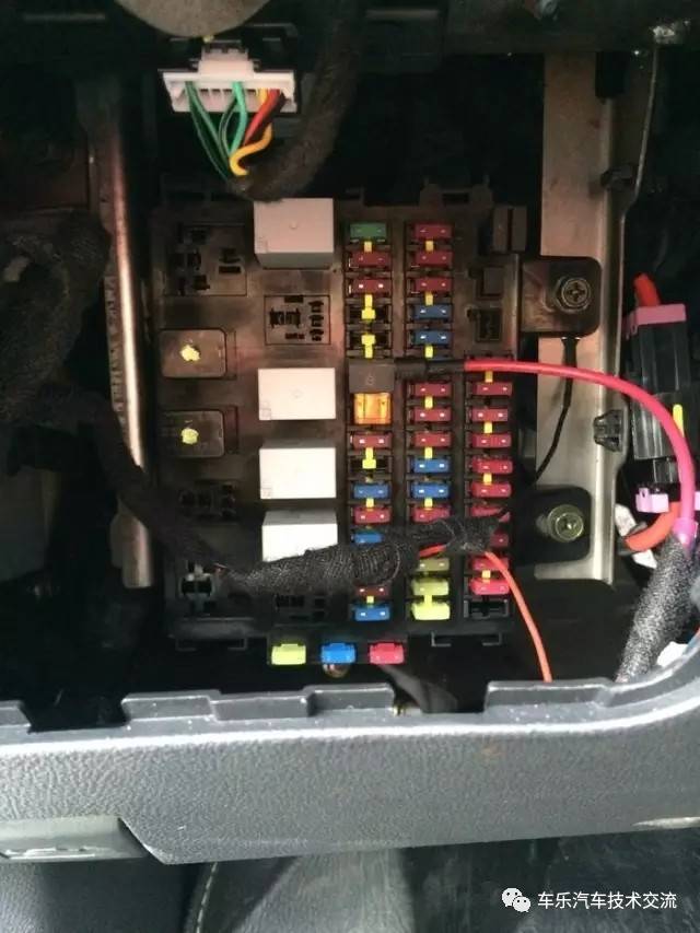 【技术贴】行车记录仪保险盒取电-长安cs75保险盒取电安装示意