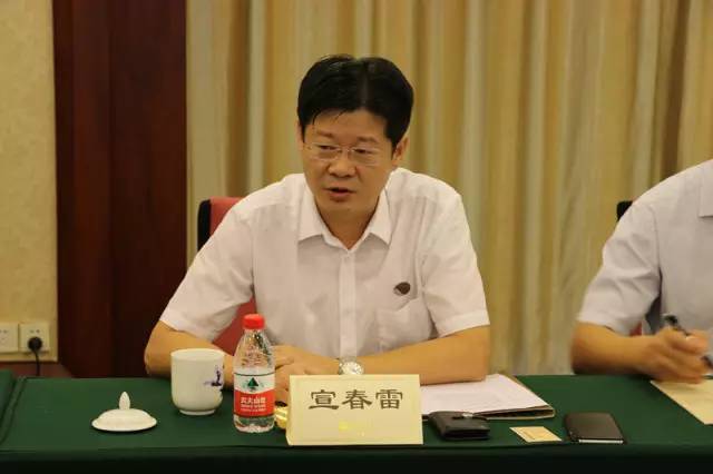 中国城商联会长宣春雷表示非常高兴来到湘潭,第一次来湘潭,就被湘潭