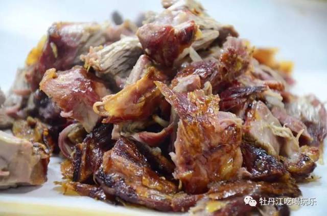 火遍四平市的特色美食终于来到牡丹江,已有400余年的历史,烧鸽子35元