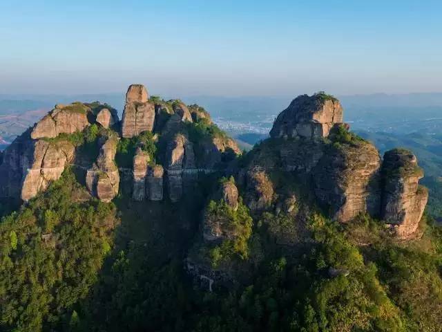 不一样的霍山 | 航拍"霍山"高清玻璃栈道震撼来袭,广东第一栈道名不虚