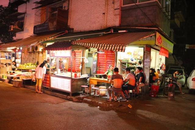 细数cbd铁路坝小吃街,属于宜昌人自己的夜晚!