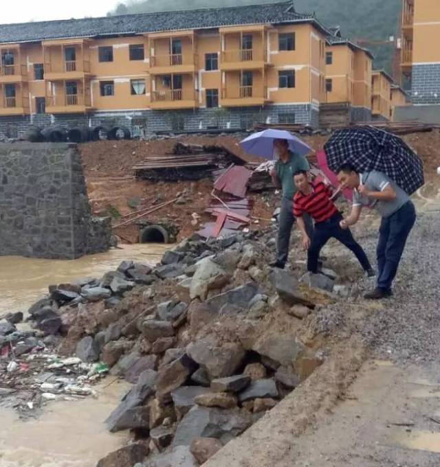 从江再遭强降雨袭击,损失惨重,全县上下一心全力抢险救灾