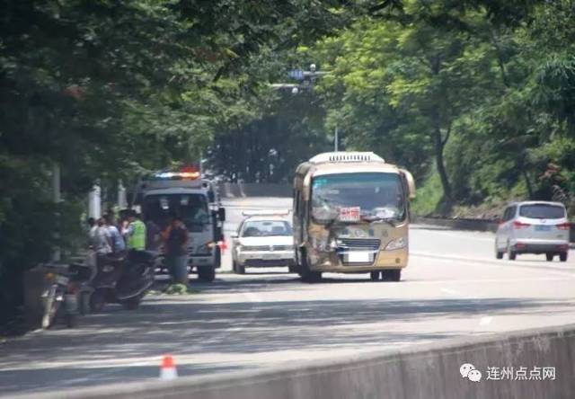 现场:昨日中午,连州半岭车祸现场!一人当场