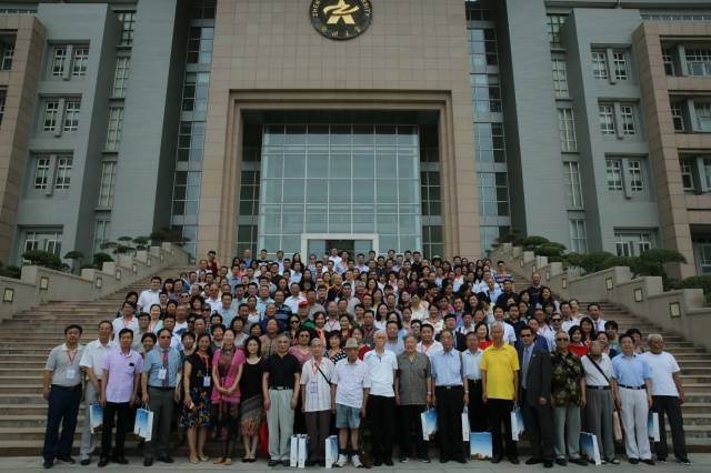 外语学院招收硕士研究生简章及拟招生人数请查看郑州大学研究生院网站