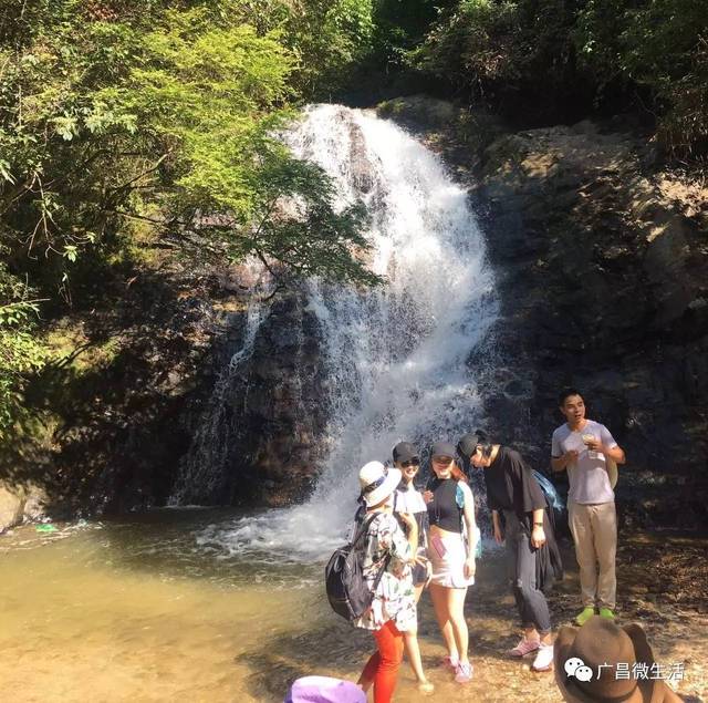 16层瀑布 水帘洞 原始森林 清凉空气,滴水寨广昌人的"