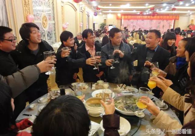 在饭局酒桌上请客敬酒必须注意的5个规矩!