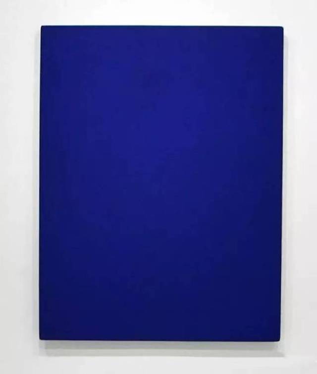 巴内特·纽曼的《onement vi》 画面由被一条单独的亮蓝色线条分隔开