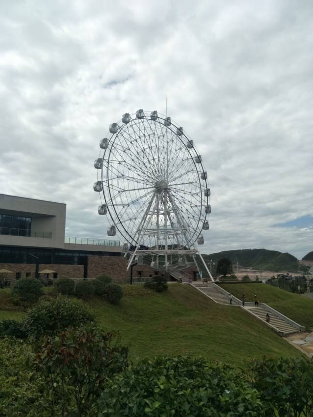 新鸭塘路网图 未来城南湖(实景) 香炉山 香炉山位于贵州凯里市西北15