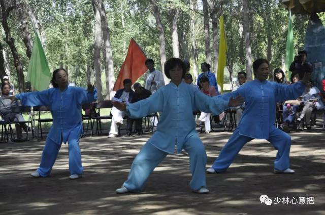 长拳是中国传统拳派之一,属于北派武术.中国古代也有专称长拳的拳种.