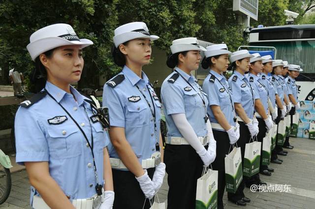 西安市妇联携手爱心企业慰问西华门执勤女交警