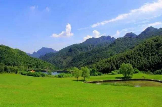玉渡山自然风景区位于延庆城区西北,地处深山,人迹罕至,景色秀丽,是