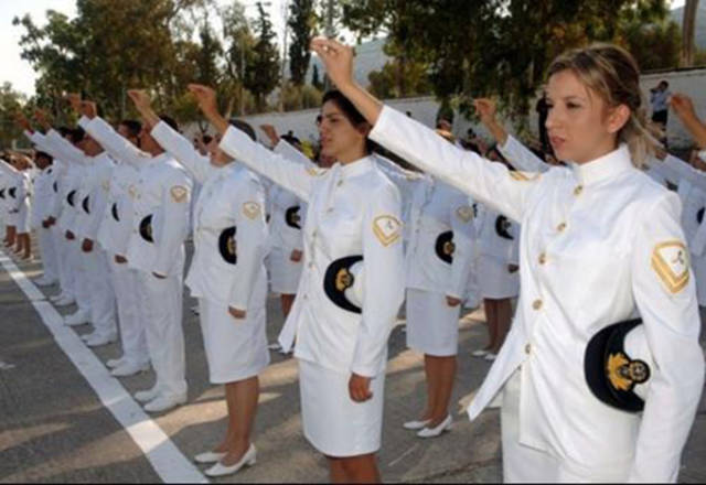 军人为何要敬举手礼,军礼的历史由来竟然是这样?
