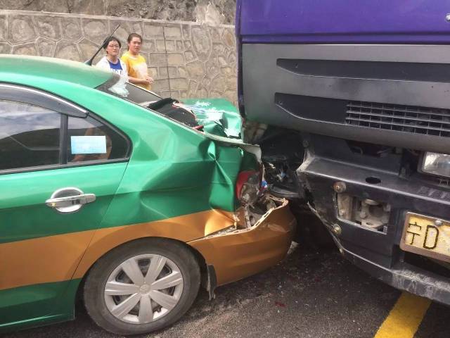 平均每天庄浪去秦安的庄浪出租车20辆左右,那此次事故三辆庄浪出租车