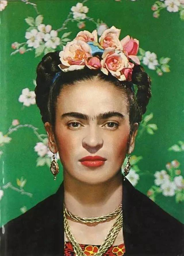 弗里达·卡罗成为了 墨西哥最受欢迎的现代女画家 她的自画像,和她