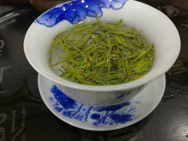 乌鲁木齐见闻:新疆炉院茶城里的聚缘茶庄