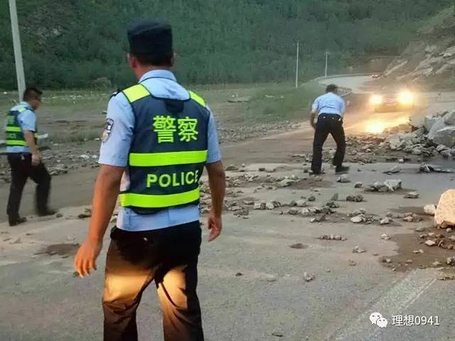 总是少不了他的背影 人民警察