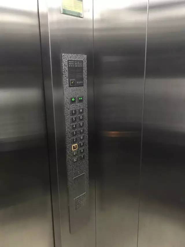一期电梯轿厢