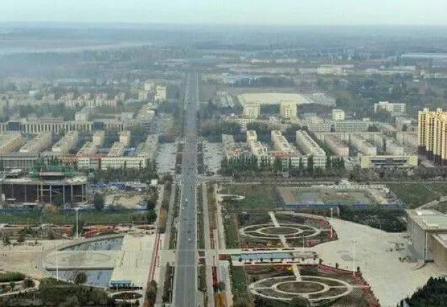 与江西上饶市的阿拉尔市,原来是南疆地理中心,未来核心城