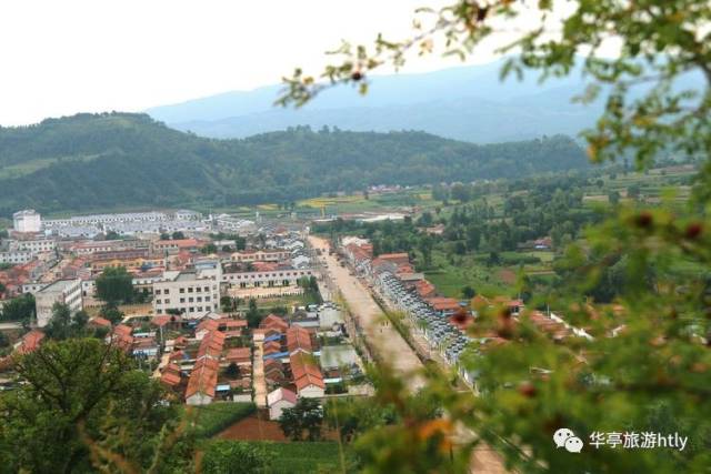 旅游资讯大美华亭县上关镇二彩带山上飘百花沟湾娇