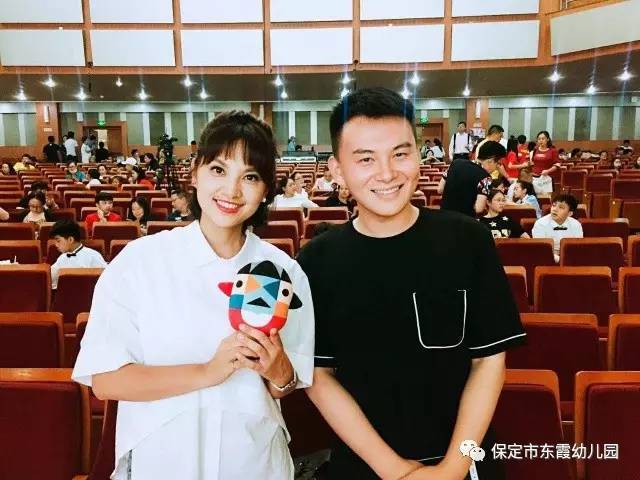 樊玥老师与中央电视台少儿频道著名主持人陈怡合影