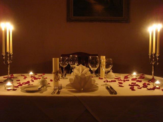 生活小贴士: 怎样在家布置一桌浪漫的烛光晚餐