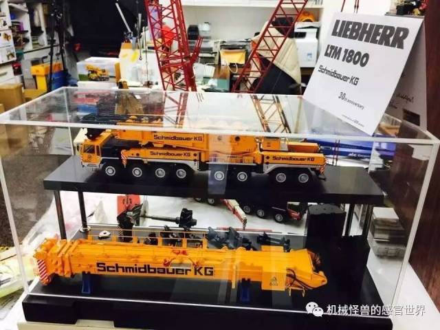 制作了 liebherr ltm1800 schmidbauer kg 版本的1:50模型,全球限量