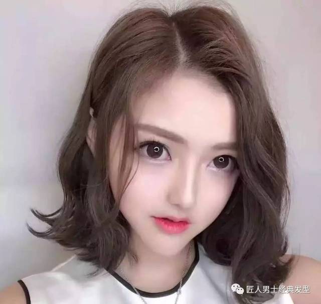 发型短发女